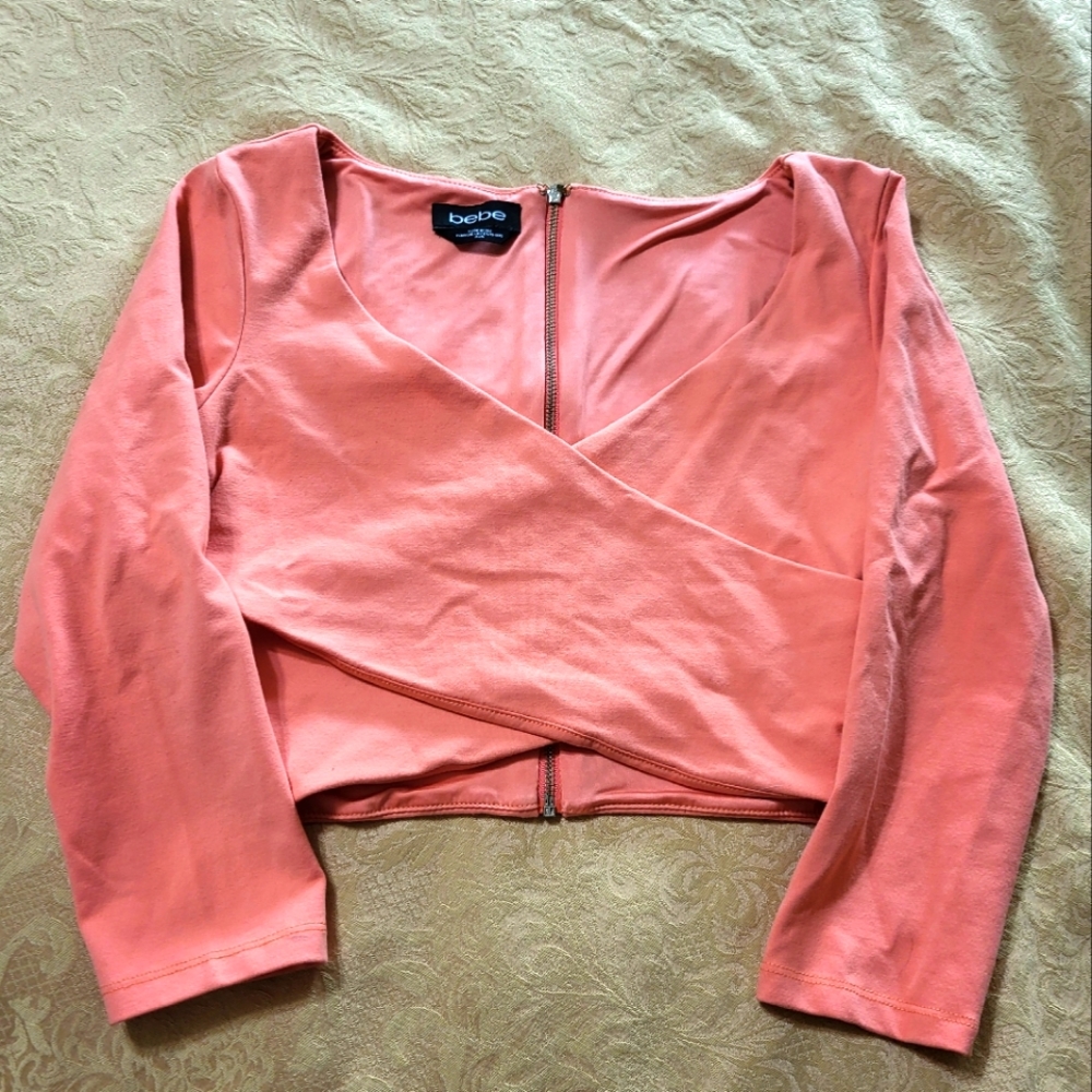 BEBE coral colored crop top      women's M  #1630
